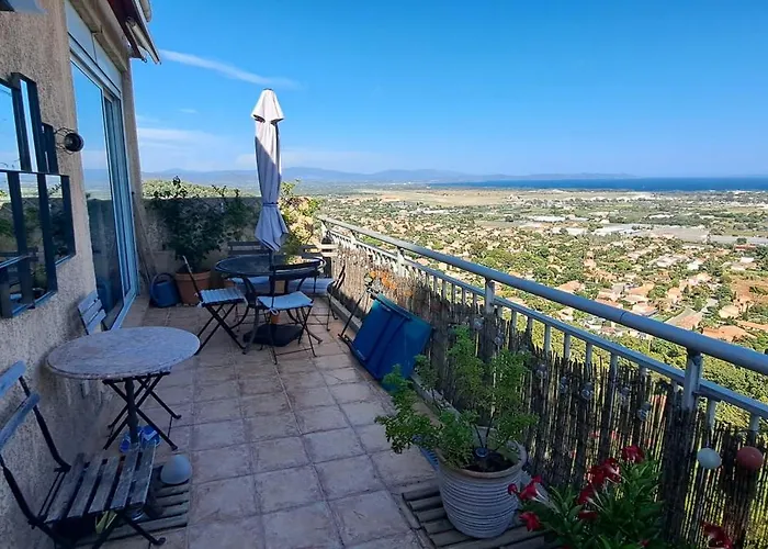 Vue Et Sur Les Iles D'or D'hyères *