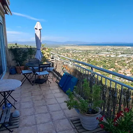 Vue Et Sur Les Iles D'or D'hyères *